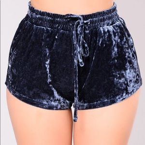 🧚🏼‍♀️blue velvet shorts
